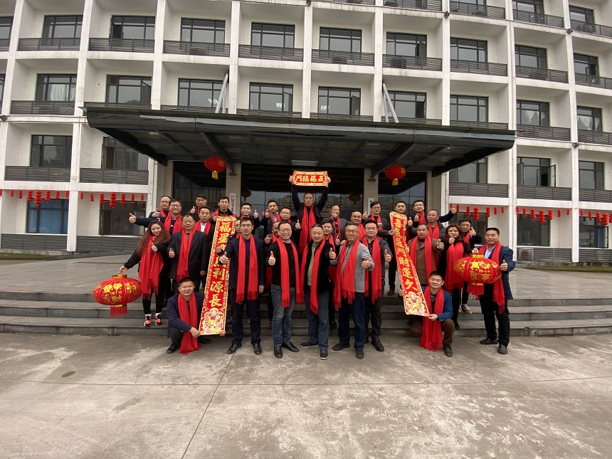 qm球盟会·(中国)球盟会重机拜年.jpg