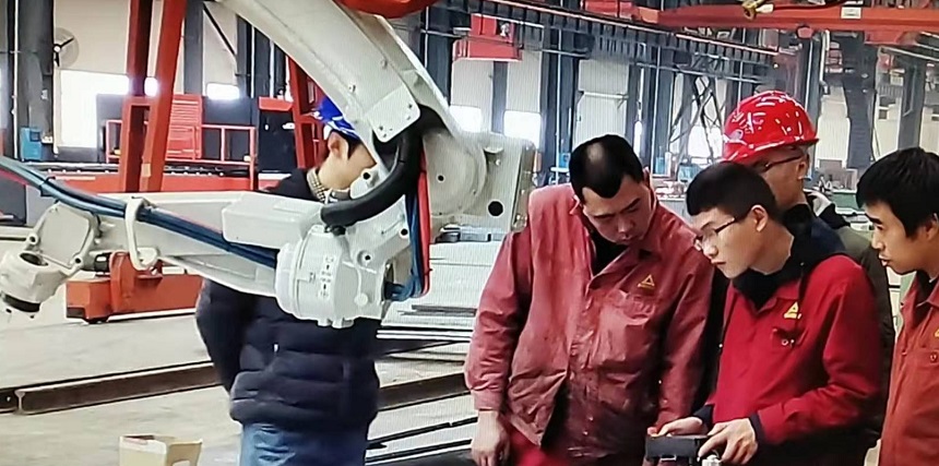 挖掘机、抓料机、抓钢机、报废汽车拆解机等系列产品智能加工工作站