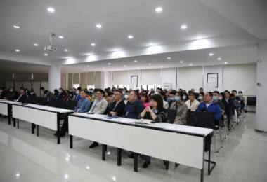 致敬勞模 - “點贊”我心目中的勞模，讓勞模精神發(fā)光！